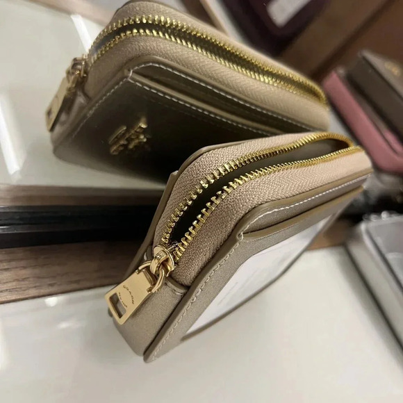 ZIP CARD CASE (COACH CW890) GOLD/LIGHT CHAMPAGNE - Picture 7 of 9